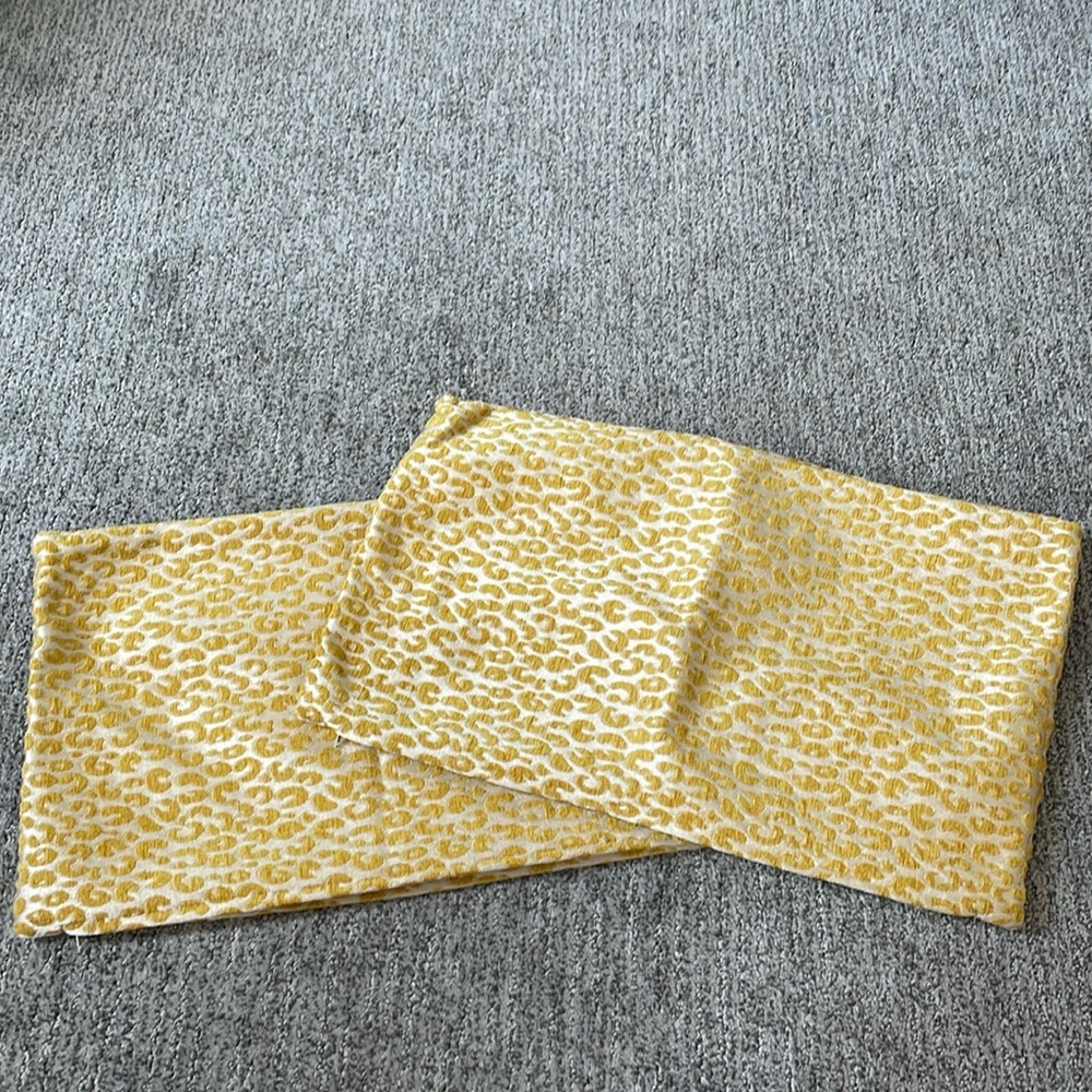 Accent pillowcases